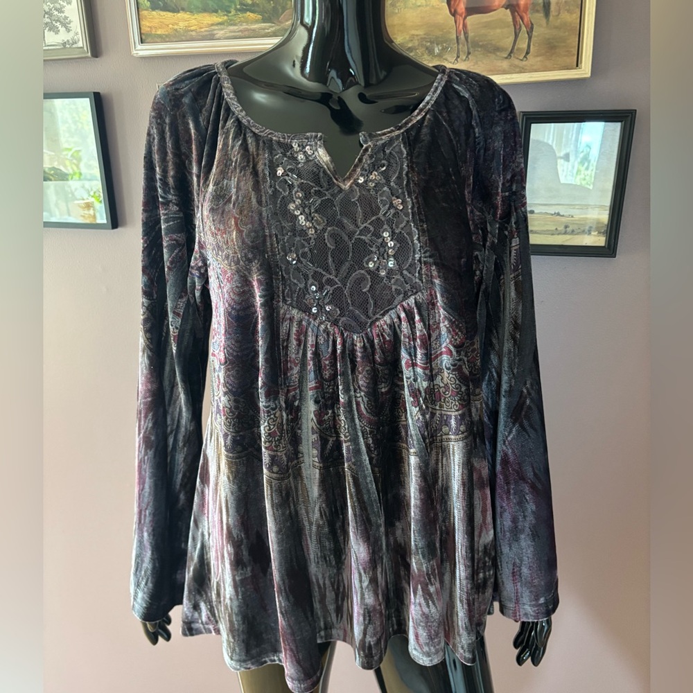 Unity World Wear velvet top size M
